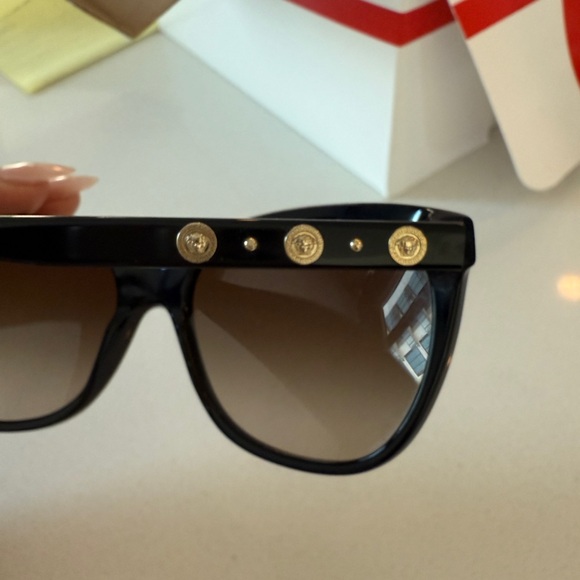 Elegant Versace Cat-Eye Black Sunglasses main image 5